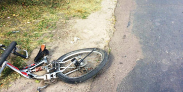 На Рівненщині автомобіль збив 12-річного велосипедиста